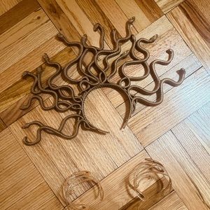 Medusa costume accessories